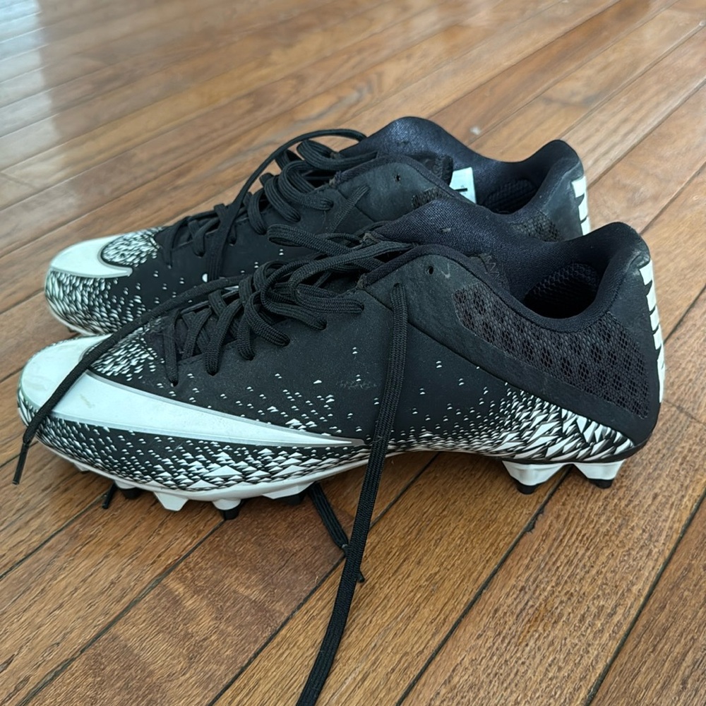 Nike VPR football cleats size 11. Brand new.